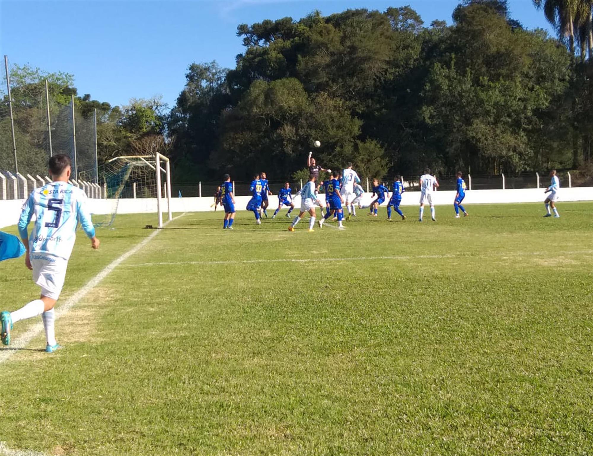 Tubarãozinho domina jogo, fica no empate com o Patriotas e garante classificação